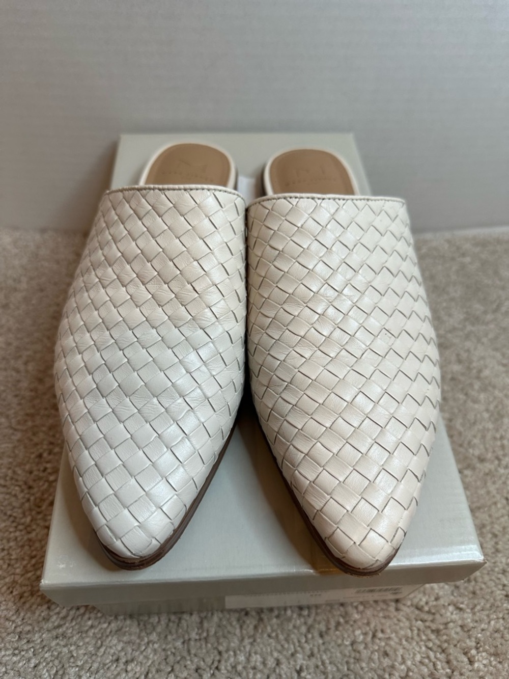 Marc Fisher Cream Woven Leather Slip-On Mules, size 8.5, pre loved - Picture 2 of 8